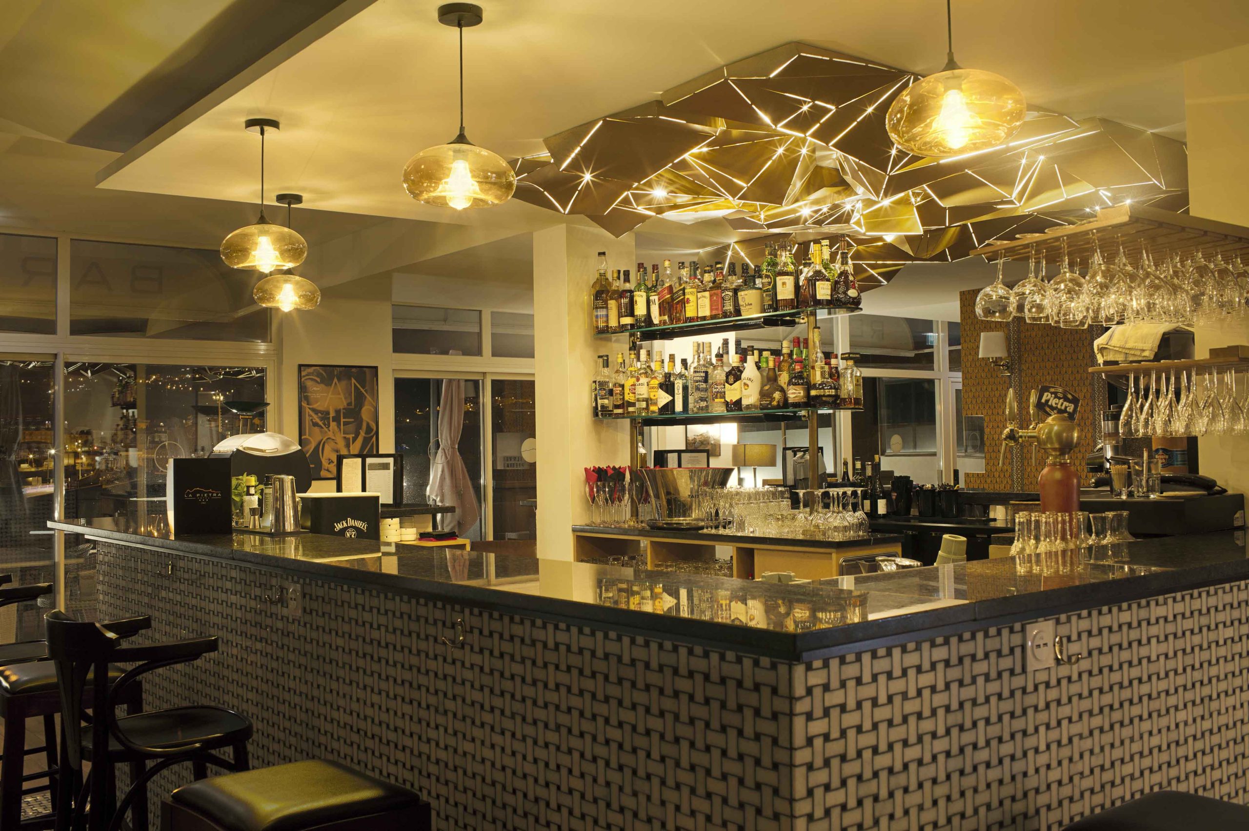 photo-bar-lighting-bar-ile-rousse