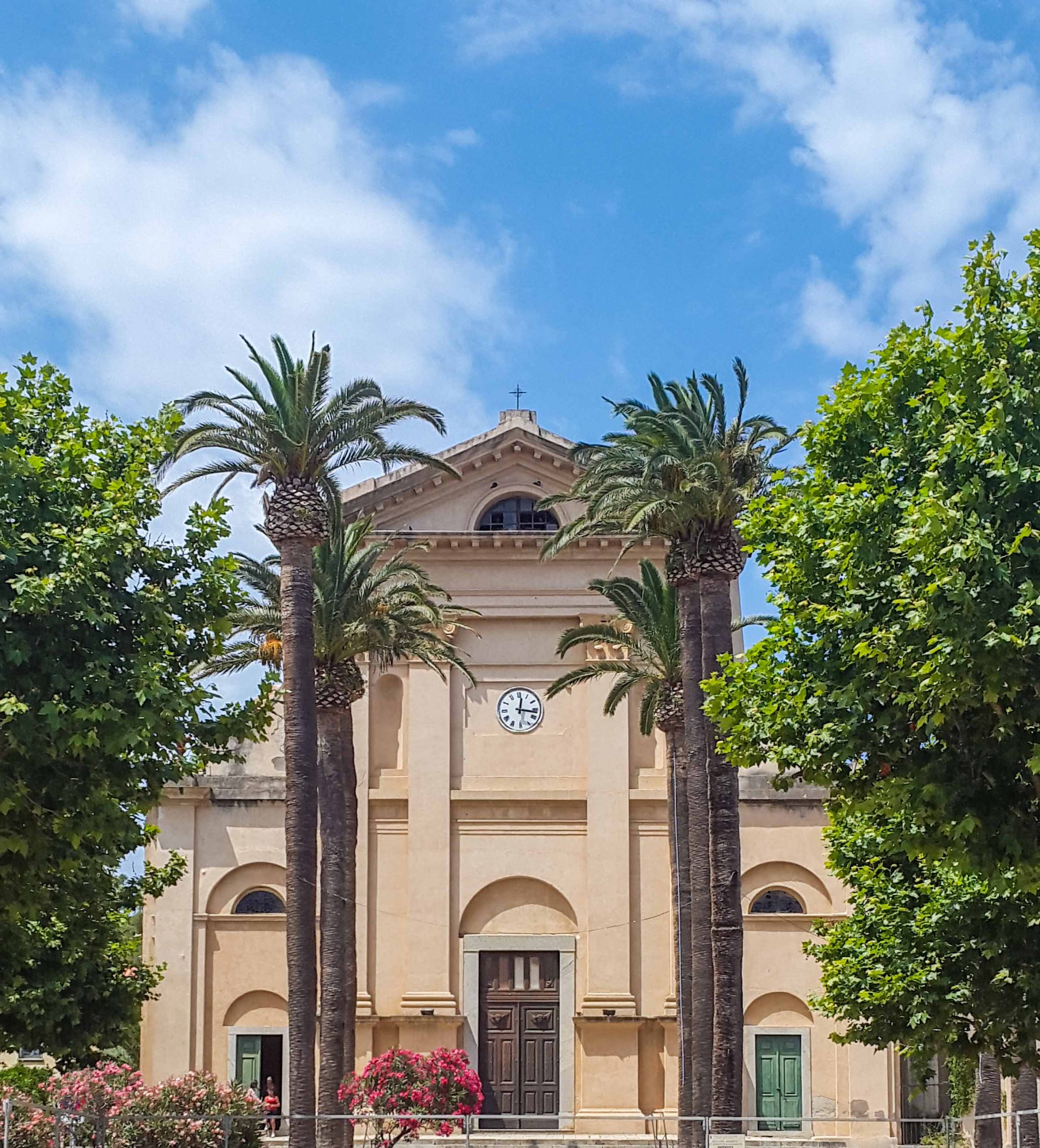 foto-eglise-hotel-ile-rousse