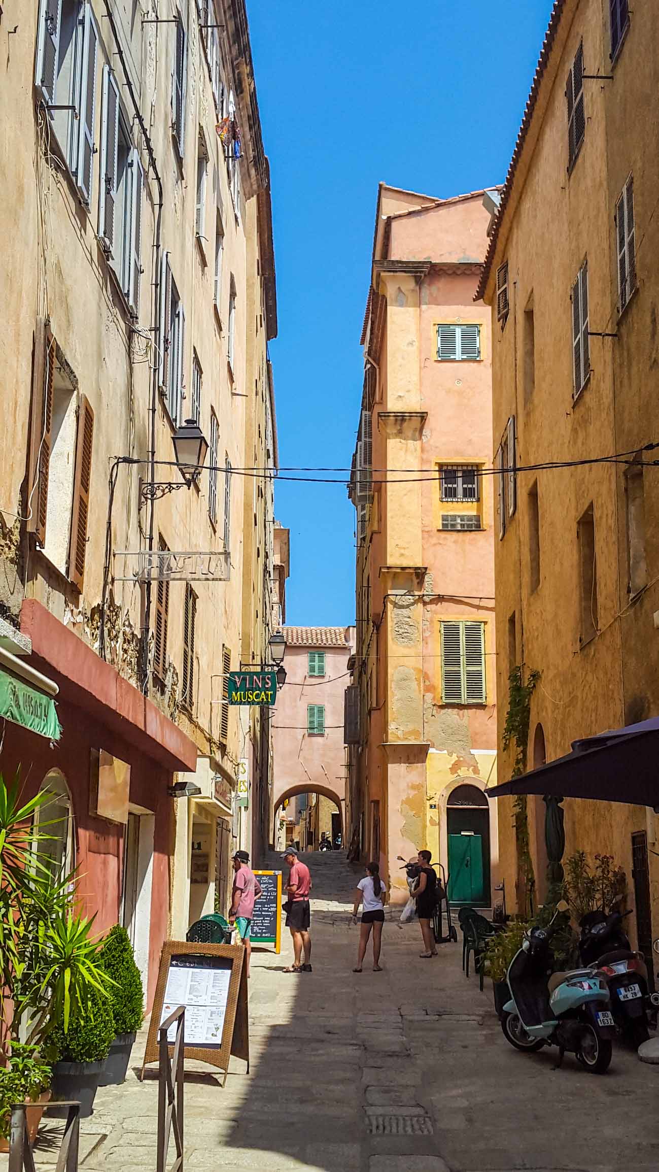 Photo - L'Île Rousse ile rousse 2 photo-ruelle-ile-rousse-la-pietra