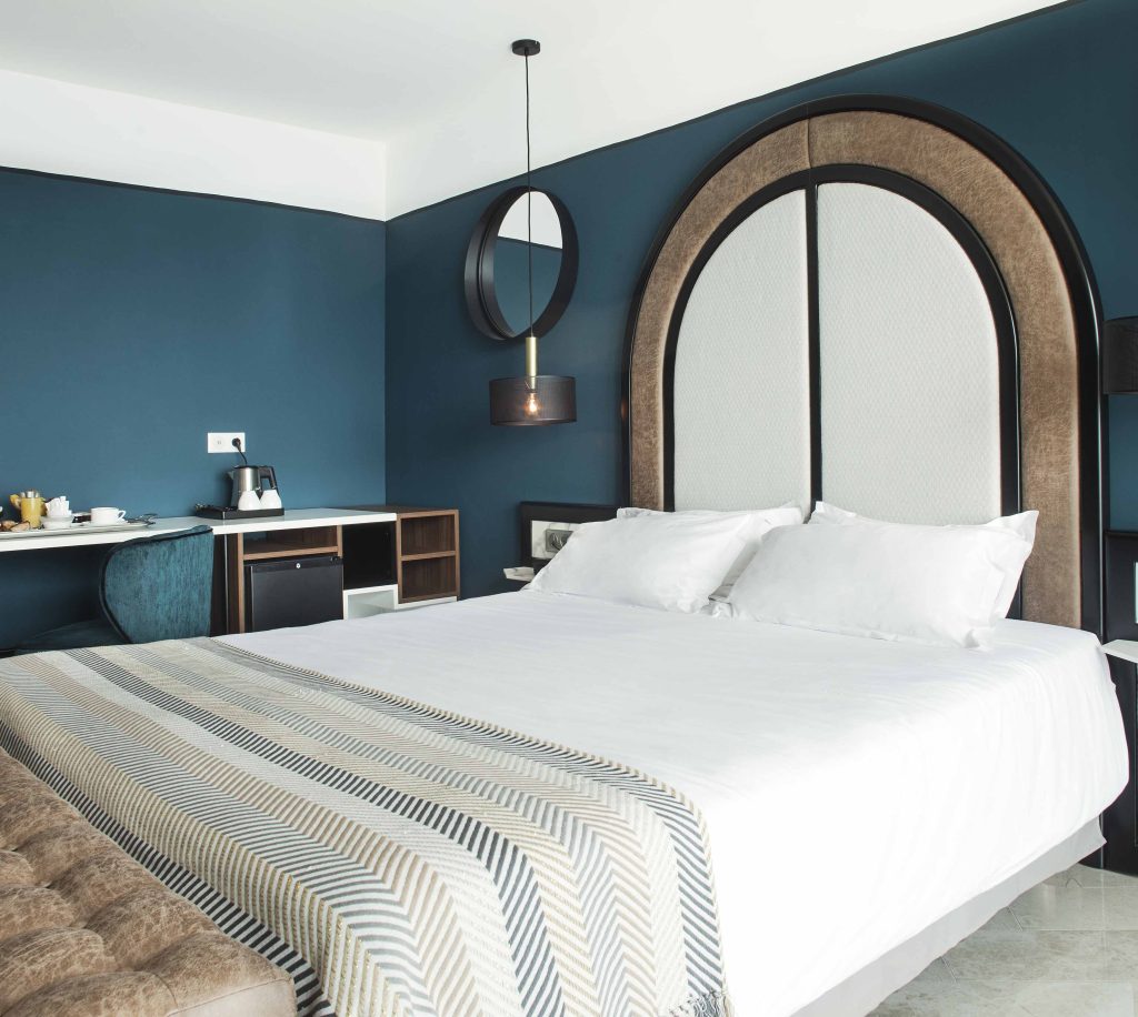 foto-suite-executive-tete-de-lit-hotel-la-pietra-ile-rousse