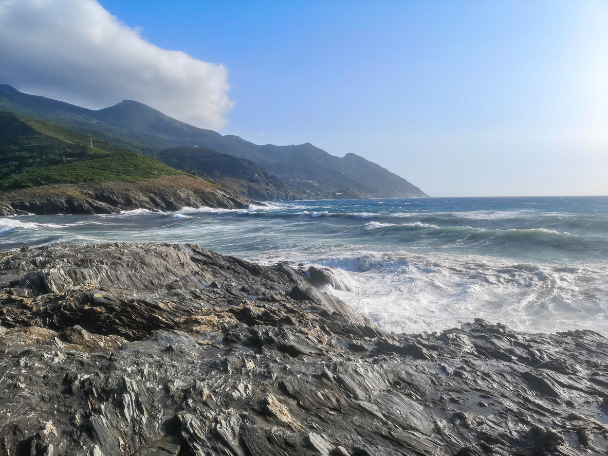 Photo - Hôtel Île-Rousse Corse en bord de mer iStock 1166425609 iStock 1166425609
